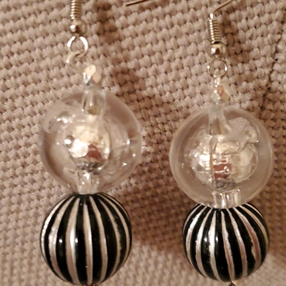 Ladies Custom Handcrafted Earrings - Picture 3 of 4
